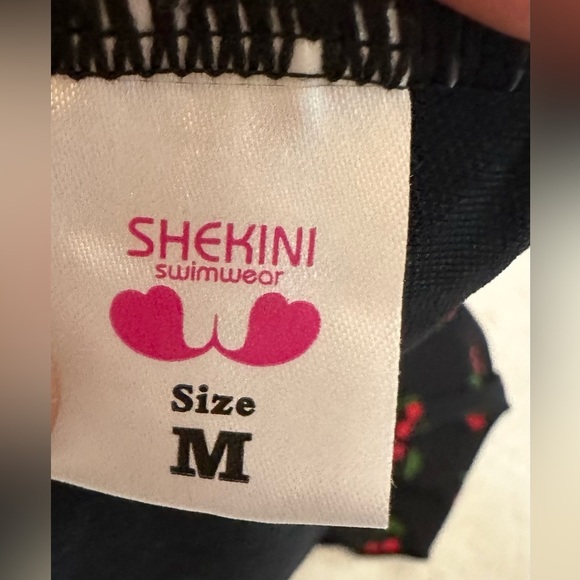 🍒Chic Black and Red One Piece Swimsuit for Stylish Swimming 🌴☀️ - Picture 4 of 14